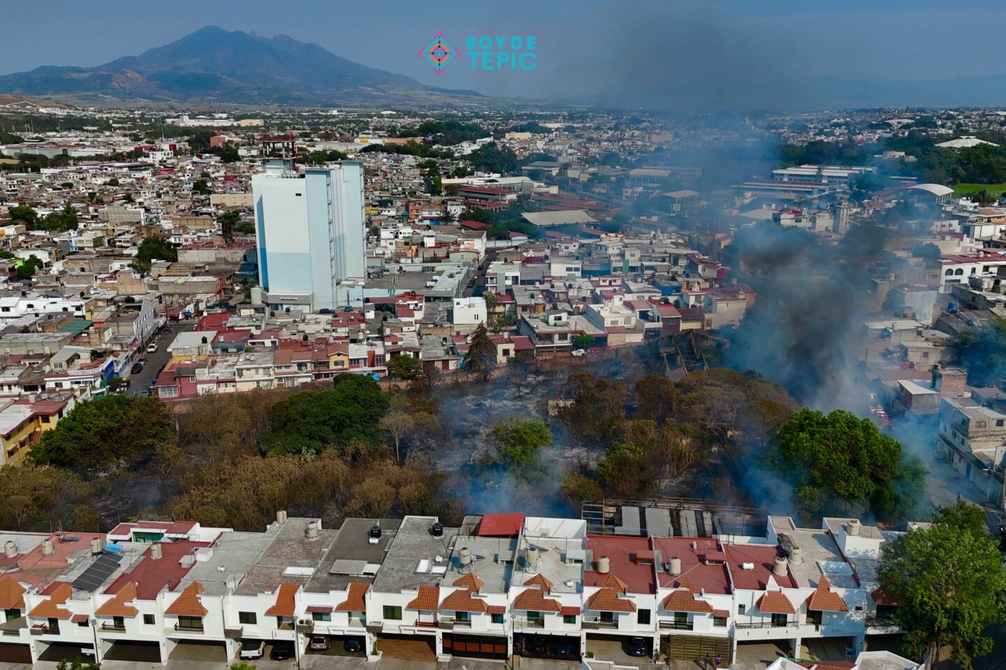 IMPRESIONANTE incendio en la colonia San Antonio de Tepic