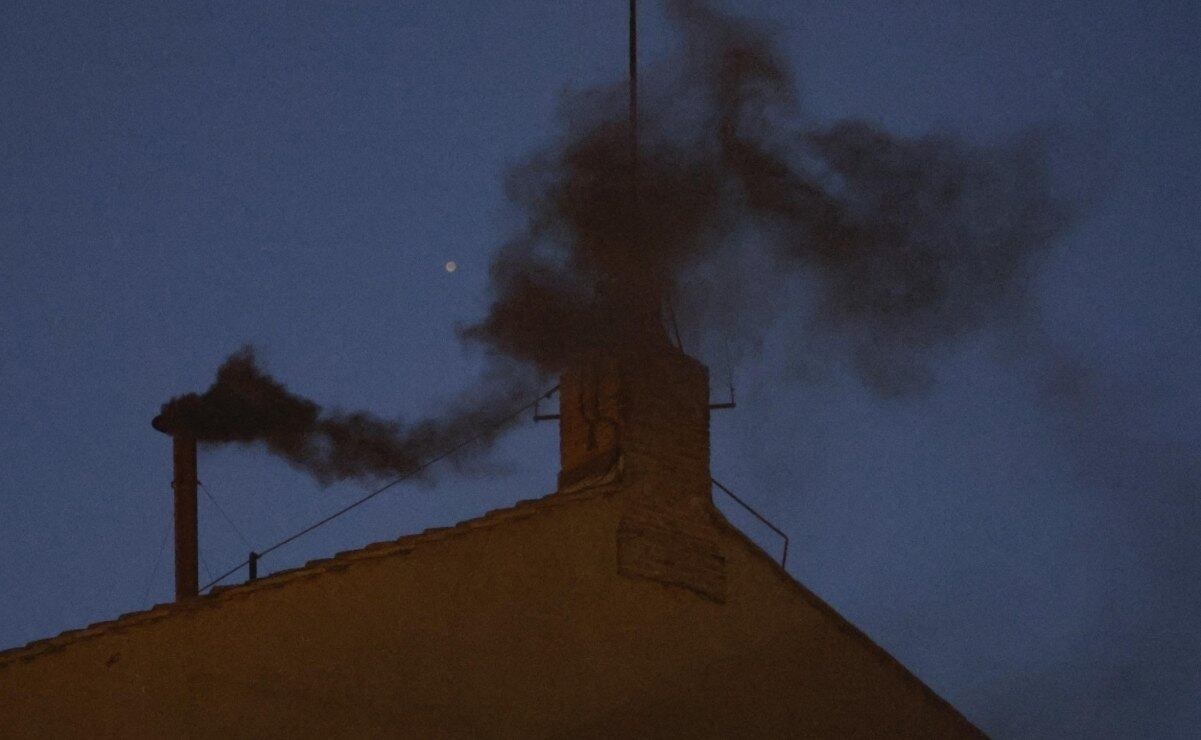 Humo negro, tras la primera votación para elegir al nuevo Papa #sedevacante